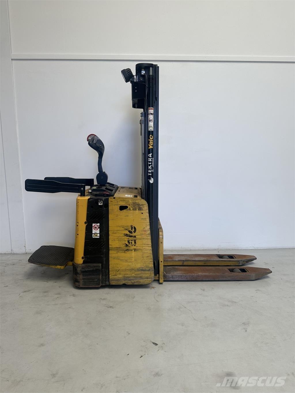 Yale MS15XIL Self propelled stackers
