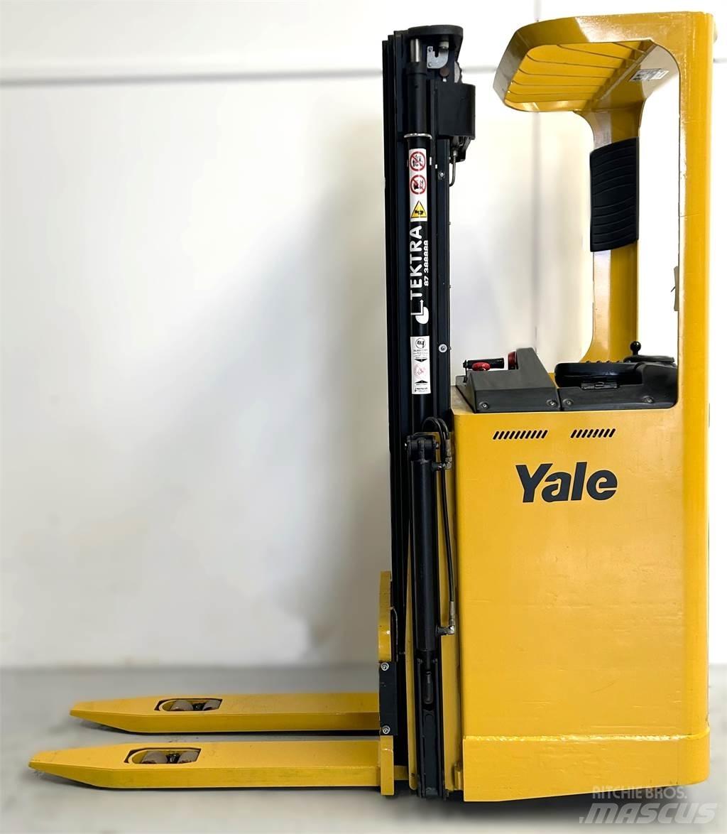 Yale SMS12S Self propelled stackers
