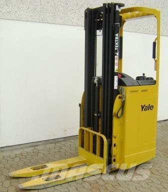 Yale SMS12S Self propelled stackers