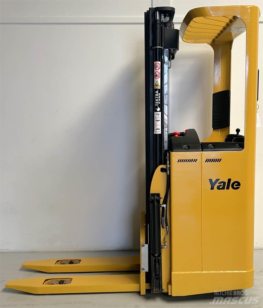 Yale SMS12S Self propelled stackers