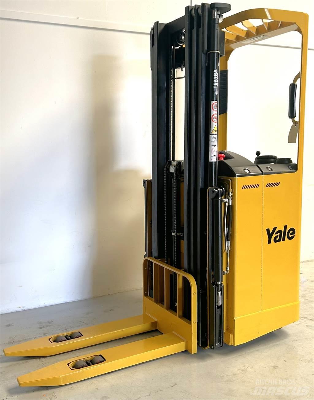 Yale SMS15S Self propelled stackers