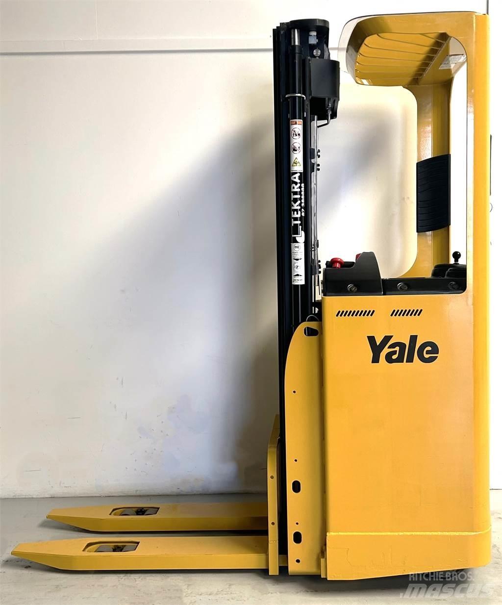 Yale SMS15S Self propelled stackers
