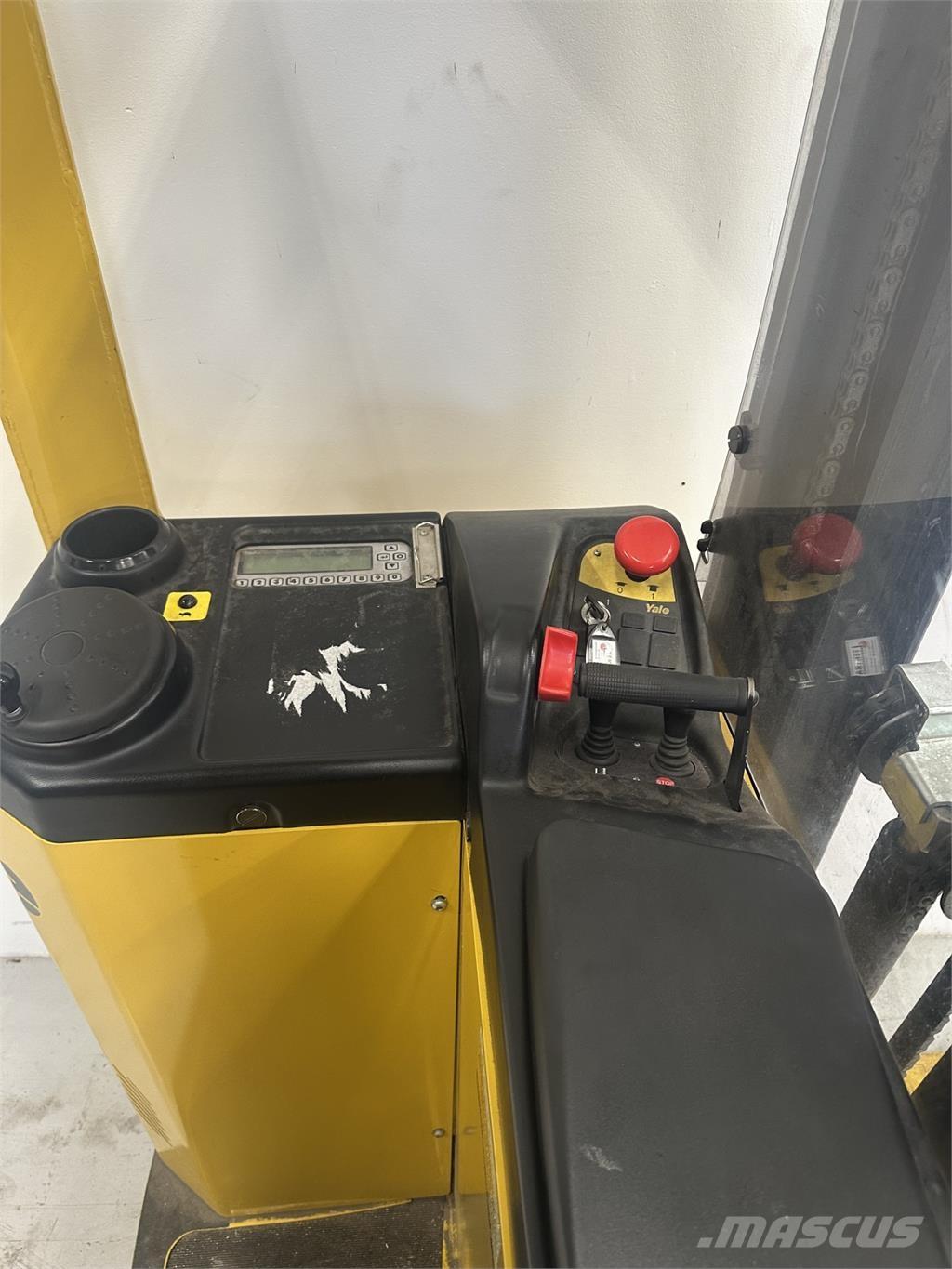 Yale SMS15S Self propelled stackers