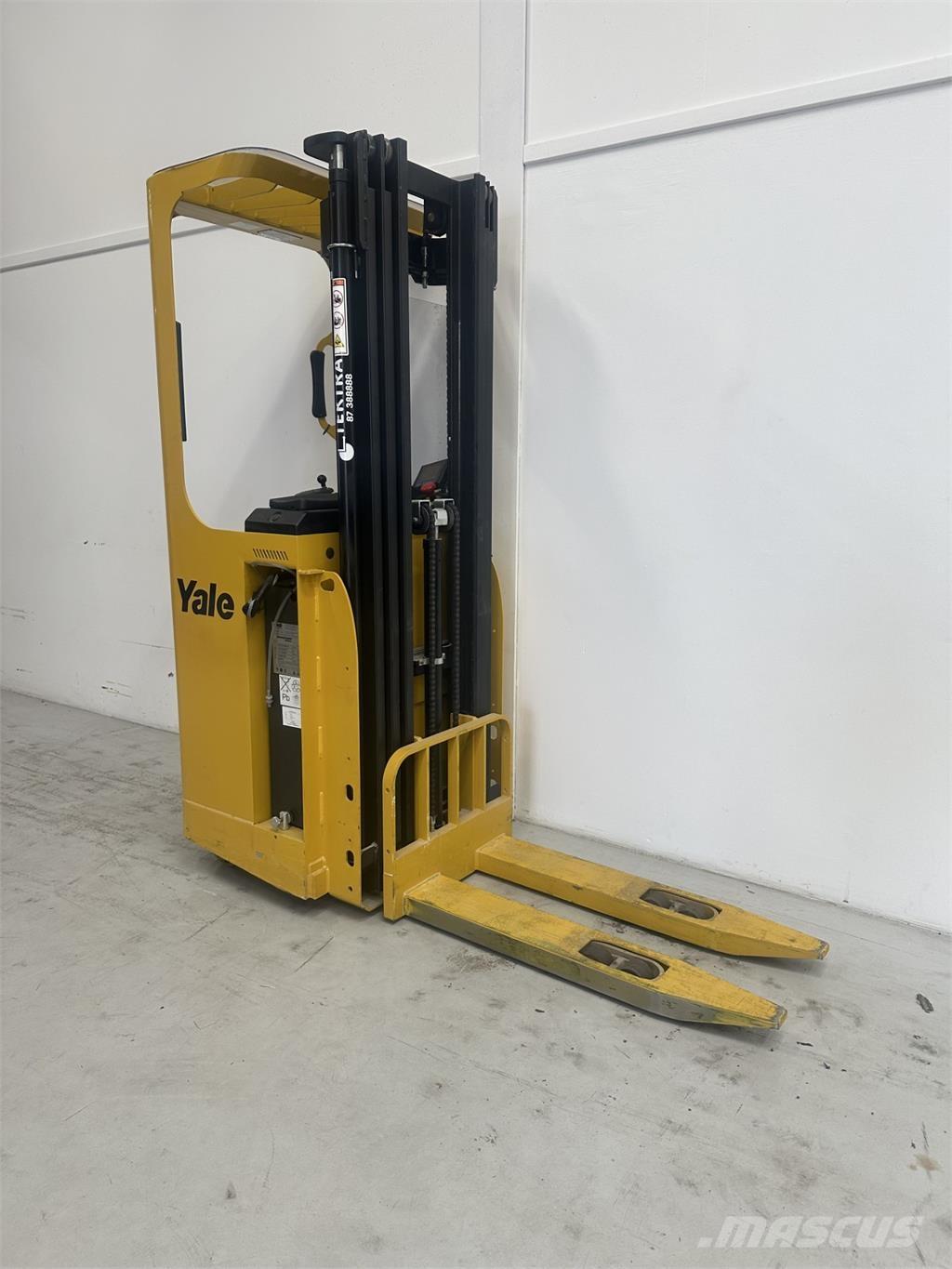 Yale SMS15S Self propelled stackers