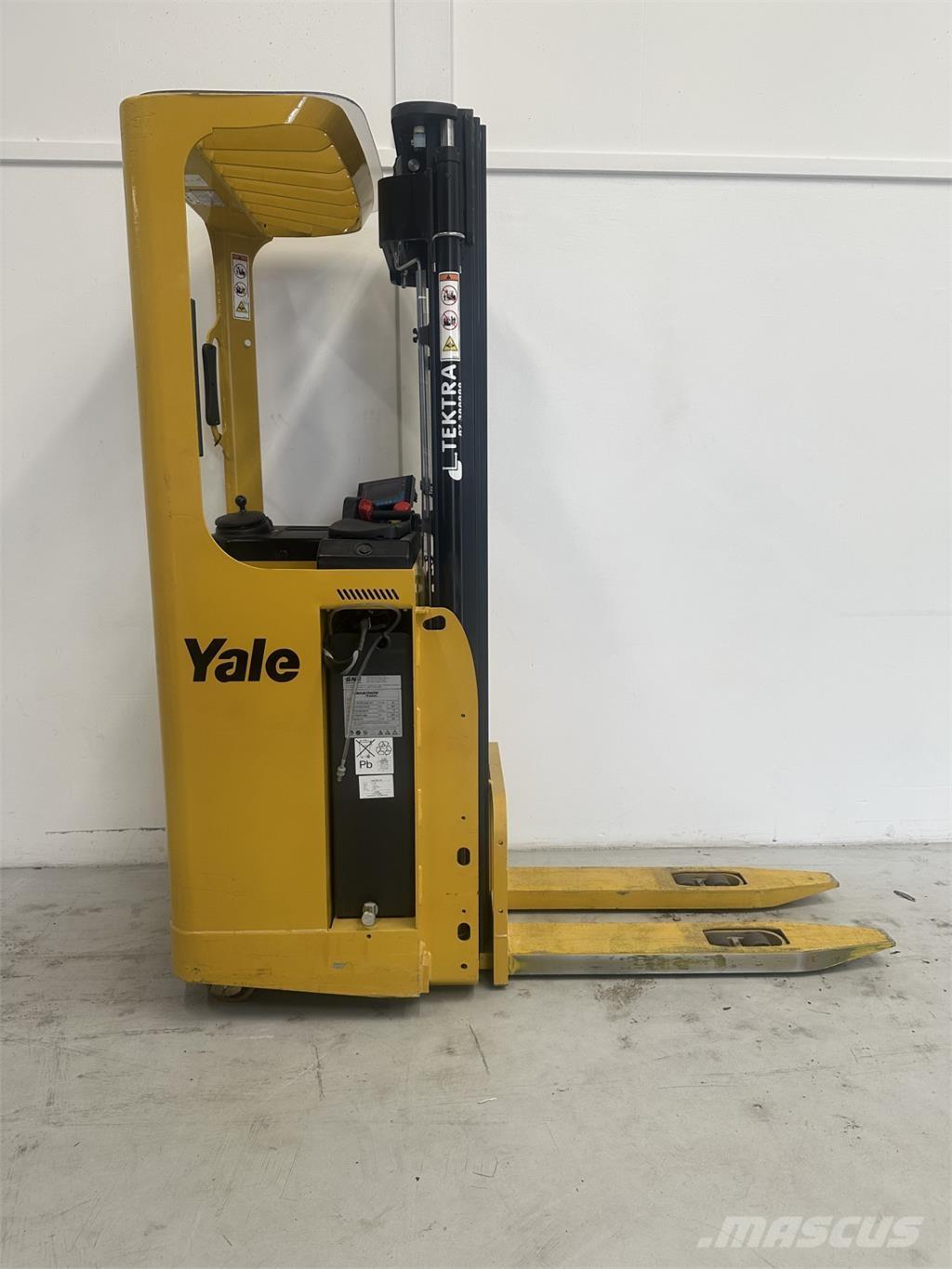Yale SMS15S Self propelled stackers