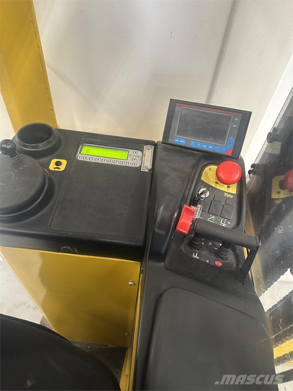 Yale SMS15S Self propelled stackers