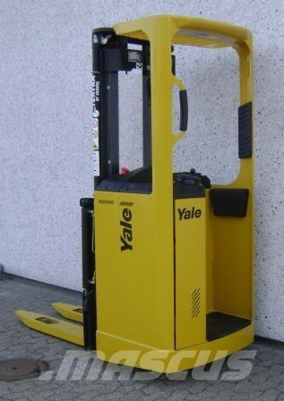 Yale SMS15S Self propelled stackers