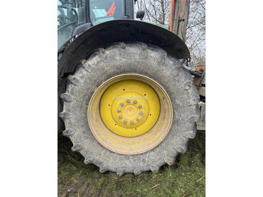 John Deere 6R195 Tractors