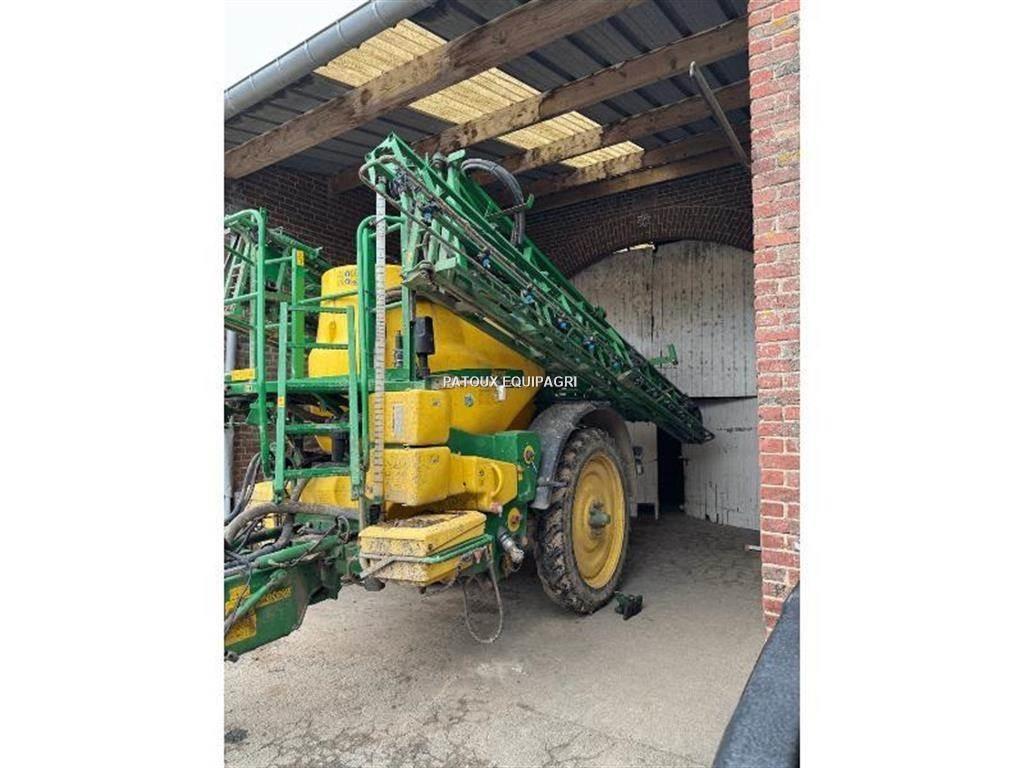 John Deere 832I Trailed sprayers