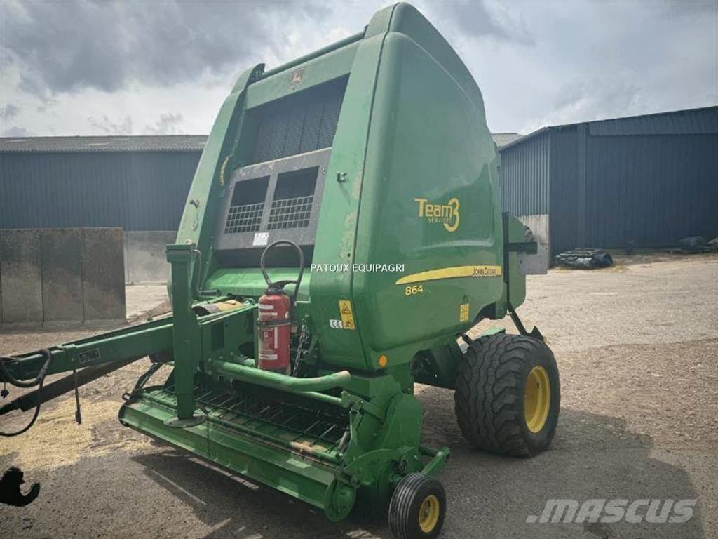 John Deere 864 Round balers