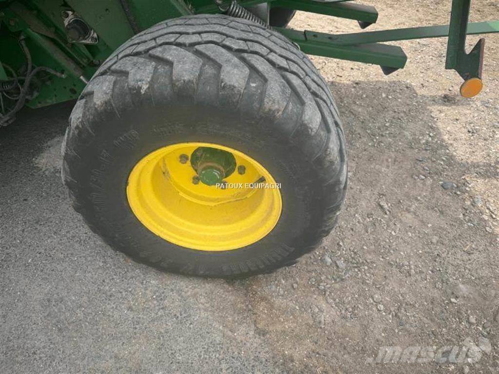 John Deere 864 Round balers