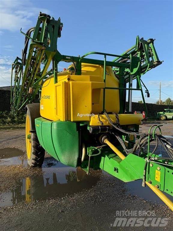 John Deere M740 Trailed sprayers