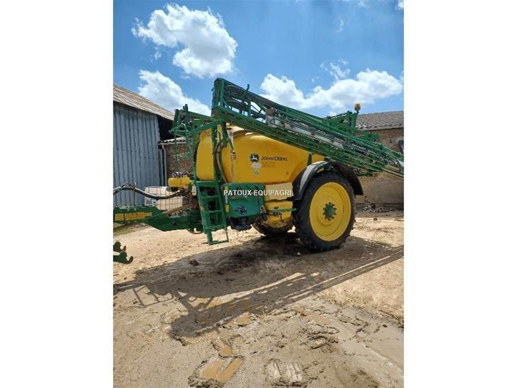 John Deere M740i Trailed sprayers