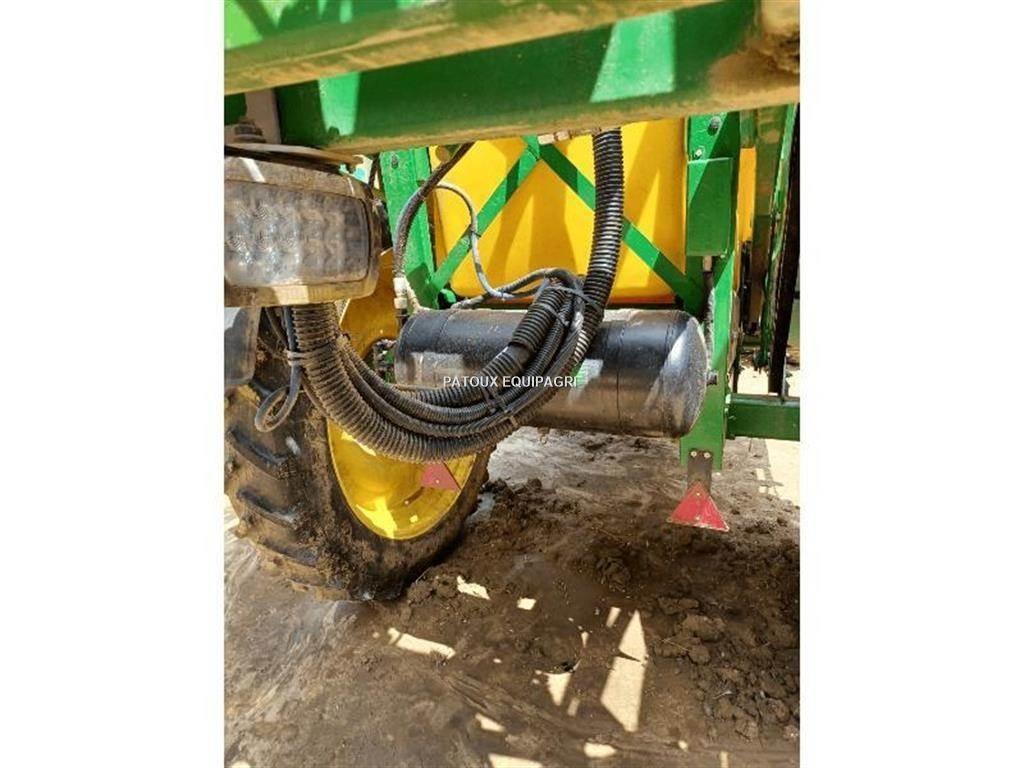 John Deere M740i Trailed sprayers