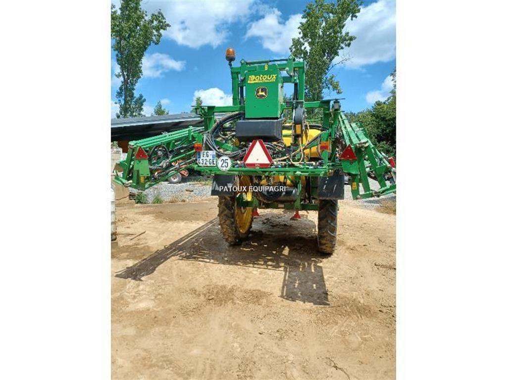 John Deere M740i Trailed sprayers