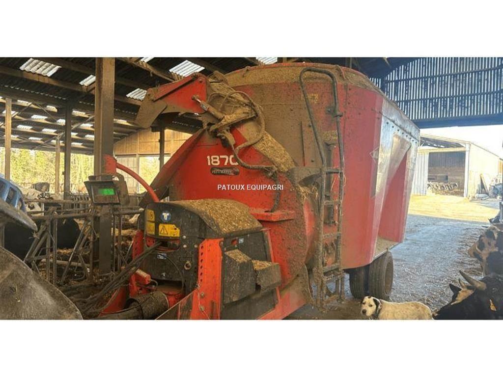 Kuhn 1870 Feed mixer