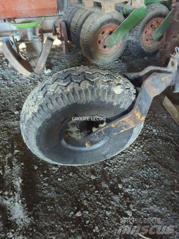 Kuhn VM 180 Ploughs
