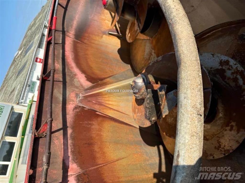 Trioliet 2-2000 Feed mixer