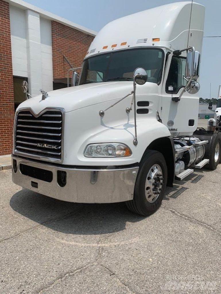 Mack CXU613 Prime Movers