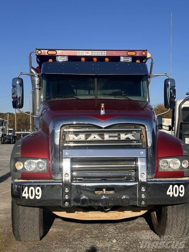 Mack GR104FR Tipper trucks