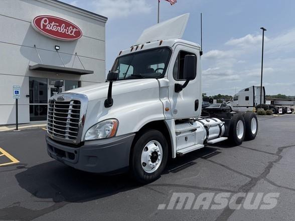 Freightliner CASCADIA 113 Prime Movers