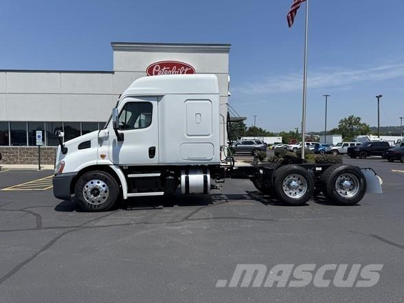 Freightliner CASCADIA 116 Prime Movers