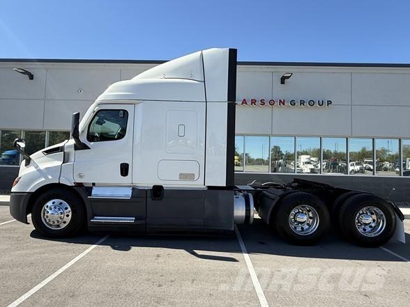 Freightliner CASCADIA 116 Prime Movers