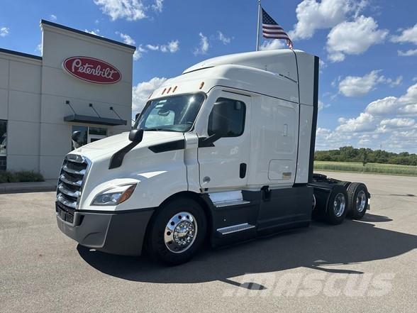 Freightliner CASCADIA 116 Prime Movers