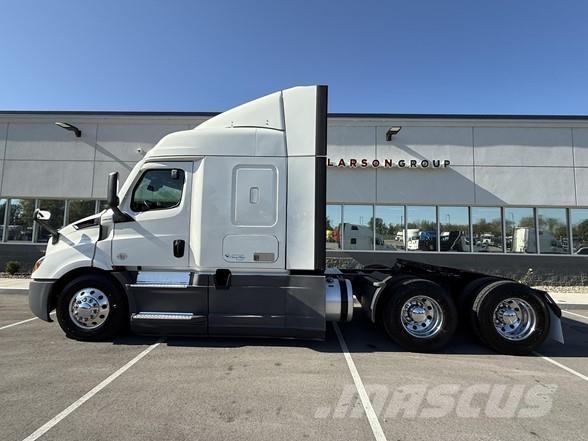 Freightliner CASCADIA 116 Prime Movers
