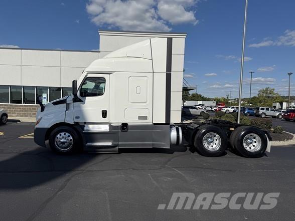 Freightliner CASCADIA 116 Prime Movers
