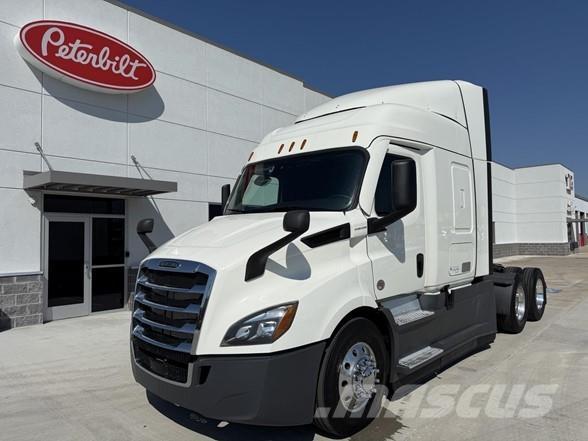 Freightliner CASCADIA 116 Prime Movers