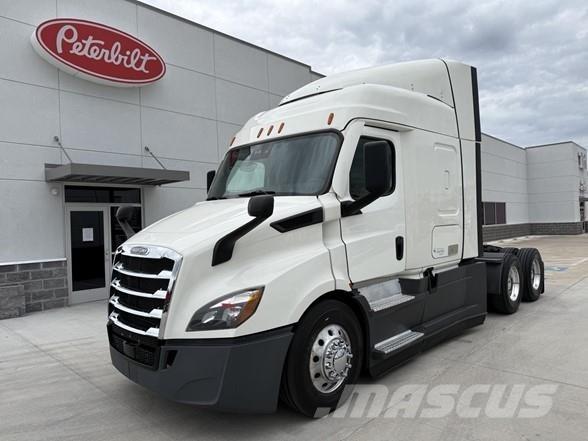 Freightliner CASCADIA 116 Prime Movers