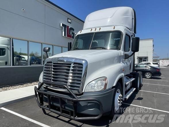 Freightliner CASCADIA 126 Prime Movers