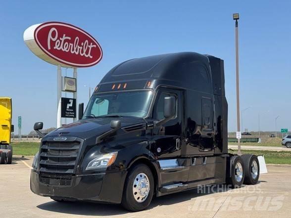 Freightliner CASCADIA 126 Prime Movers
