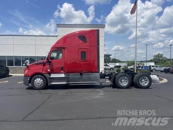 Freightliner CASCADIA 126 Prime Movers