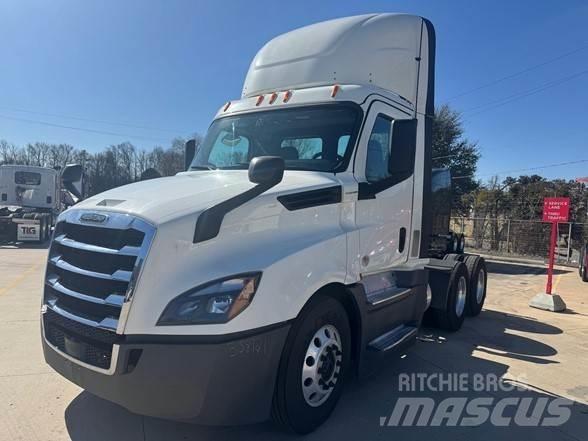 Freightliner CASCADIA 126 Prime Movers
