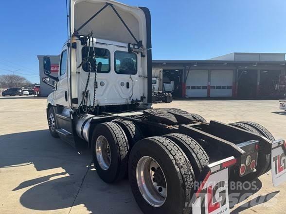 Freightliner CASCADIA 126 Prime Movers