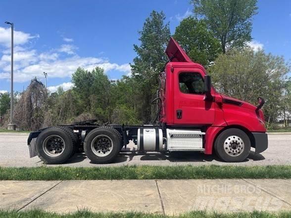 Freightliner CASCADIA 126 Prime Movers
