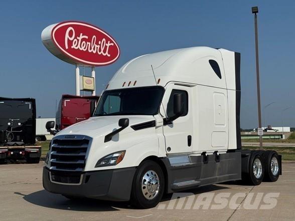 Freightliner CASCADIA 126 Prime Movers