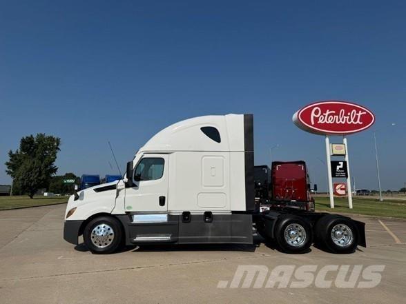 Freightliner CASCADIA 126 Prime Movers