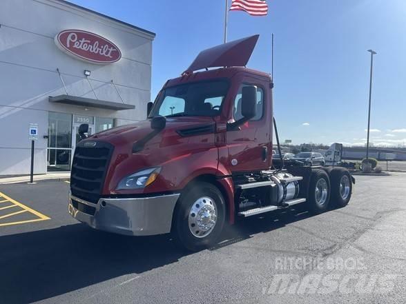 Freightliner CASCADIA 126 Prime Movers