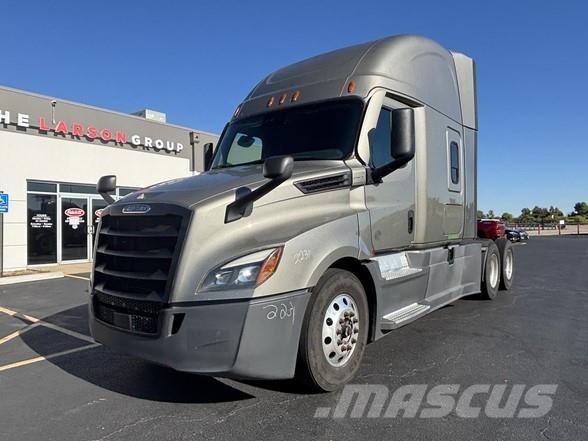 Freightliner CASCADIA 126 Prime Movers