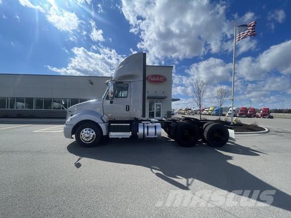 International PROSTAR Prime Movers