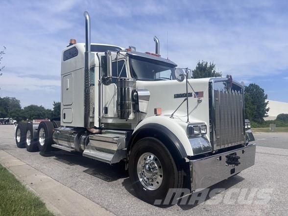 Kenworth W900B Prime Movers