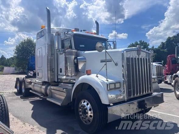Kenworth W900B Prime Movers