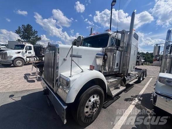 Kenworth W900B Prime Movers