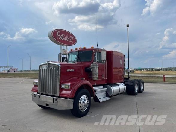 Kenworth W900B Prime Movers