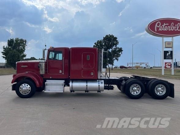 Kenworth W900B Prime Movers