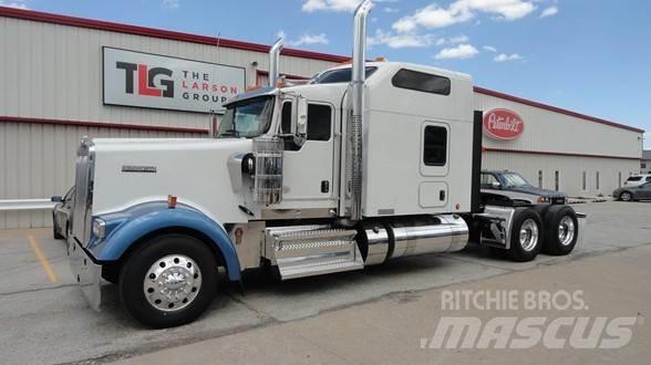 Kenworth W900L Prime Movers