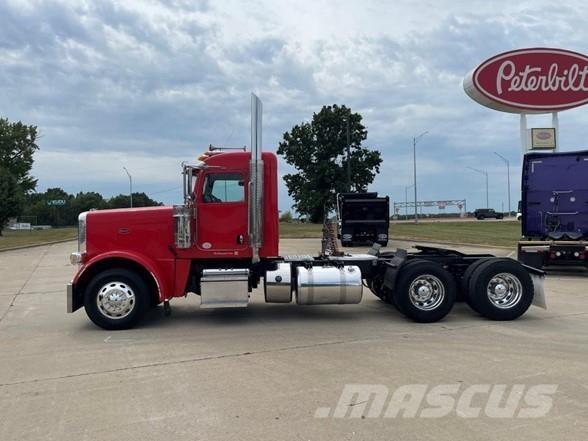 Peterbilt 389 Prime Movers